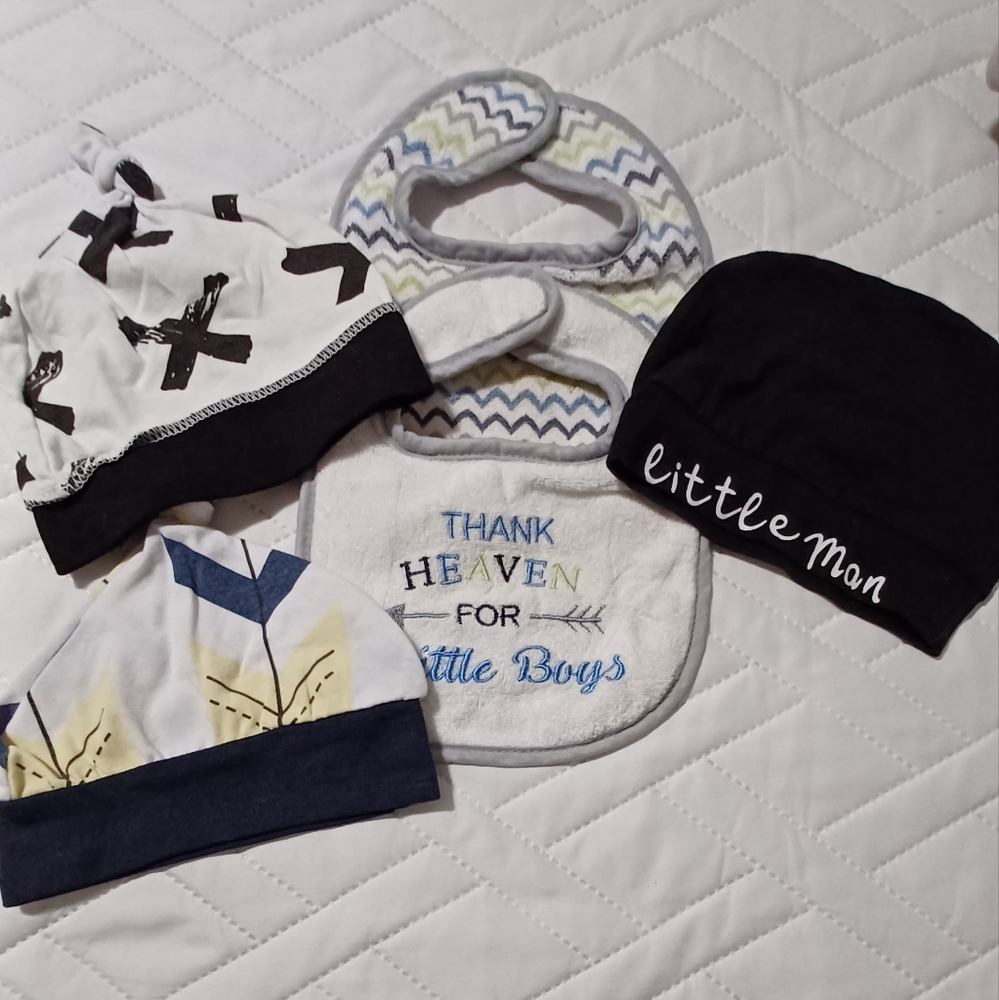 2 bibs - 3 hats